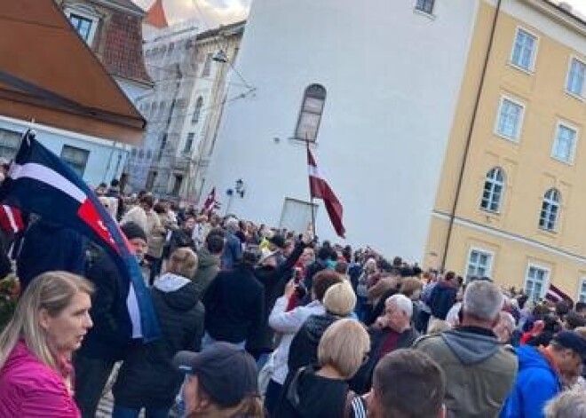 В завершении пикета против "принудительной вакцинации" наблюдалось провокационное поведение протестующих