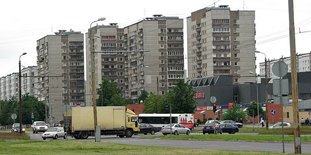 Улица Андрея Сахарова&nbsp;(латыш.&nbsp;Andreja Saharova iela) расположена в&nbsp;Латгальском предместье&nbsp;Риги, в микрорайоне&nbsp;Плявниеки.