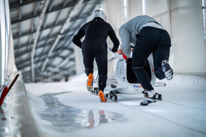 Helvijs Bobsleja trasē.