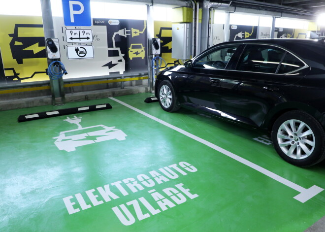 Valsts piemaksās elektroauto un hibrīdauto pircējiem