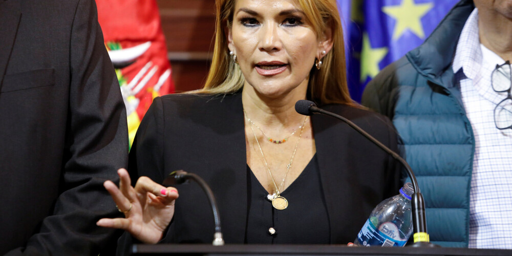 Экс-президент Боливии Жанин Аньес пыталась покончить с собой в тюрьме. Адвокаты назвали это "криком о помощи"