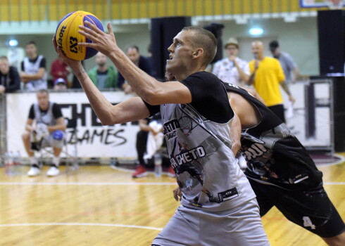 Olimpiskais čempions 3x3 basketbolā Nauris Miezis.