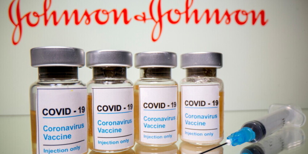 Павлютс: Латвия получила только 13% заказанных в этом году доз вакцины Johnson & Johnson