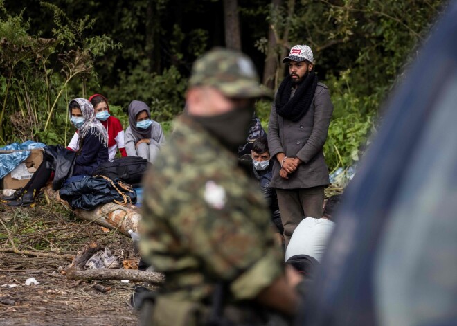 ANO Bēgļu aģentūra aicina Poliju uzņemt uz Baltkrievijas robežas iestrēgušu bēgļu grupu