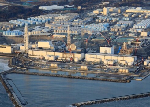 В Фукусиме построят подводный туннель, чтобы выкачать из атомной электростанции лишнюю воду
