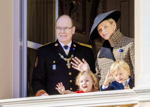 Pēc ilgstošām veselības problēmām un operācijas Monako princese Šarlēna priecīga atkal būt kopā ar vīru un bērniem