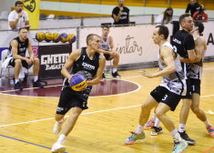 3x3 basketbola turnīra "Ghetto Basket Rīga Challenger" fināla spēle starp Latvijas komandu "Riga" un Beģijas komandu  "Antwerp" Daugavas sporta namā.