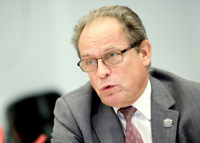 "Почему мне, врачу, который привился, нужно работать с человеком, плюющим на медицинские достижения?": доктор о невакцинированных