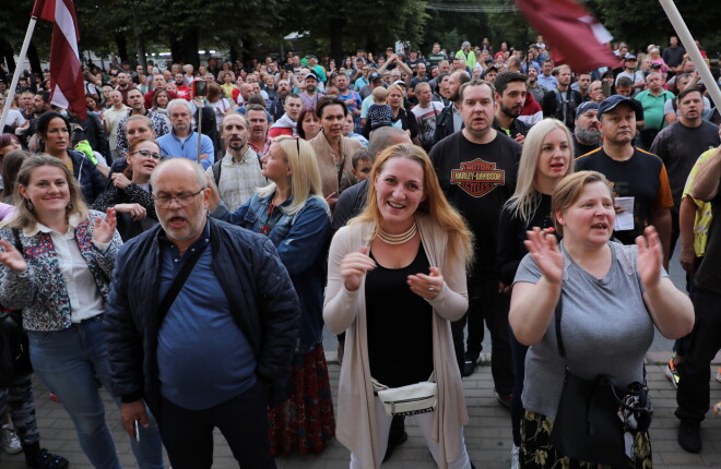 Katram zemapziņā ir vēlme piederēt kādai grupai, un īpaši efektīvi tas ir, ja skaidri redzams līderis, kurš ved konkrētā virzienā. Pat, ja greizā.