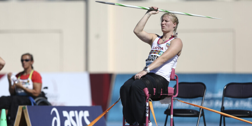 Дадзите завоевала серебро в метании диска: Латвия получила первую медаль на Паралимпийских играх в Токио
