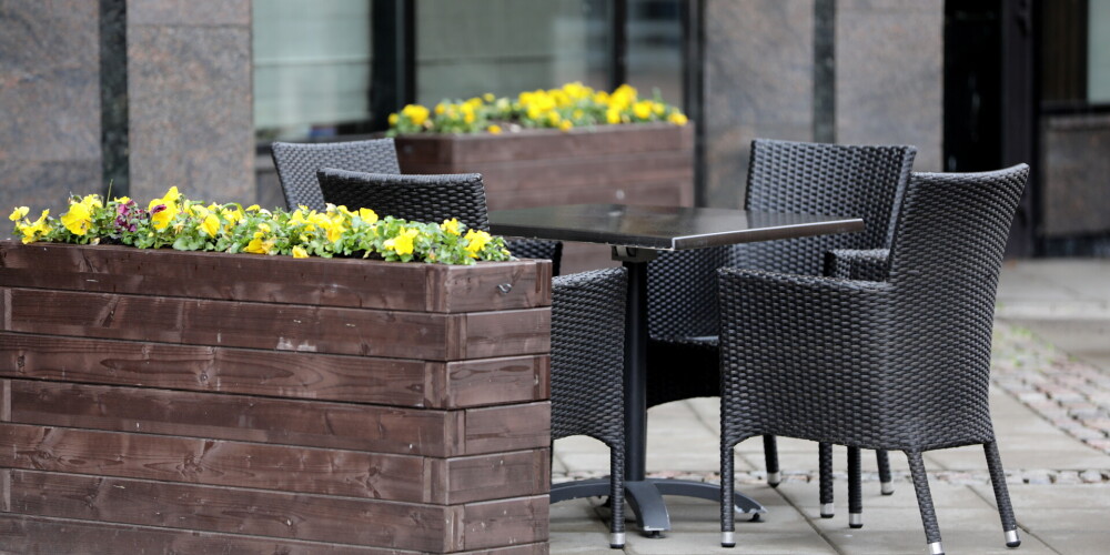 Restorāna āra terase Rīgas centrā.