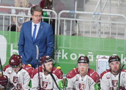 "Немного изменили звенья, это принесло результат": тренер сборной Латвии по хоккею о победе команды