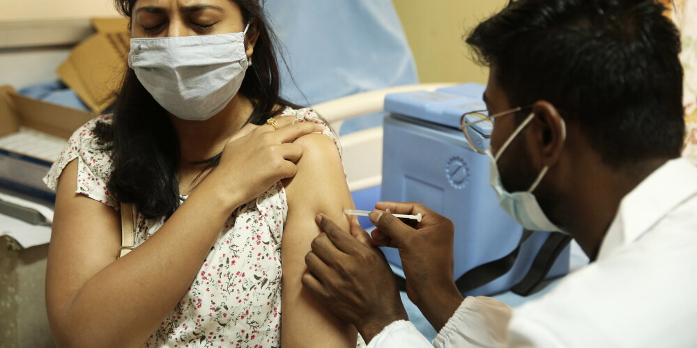 Indijā dienas laikā pret Covid-19 vakcinē 10 miljonus cilvēku