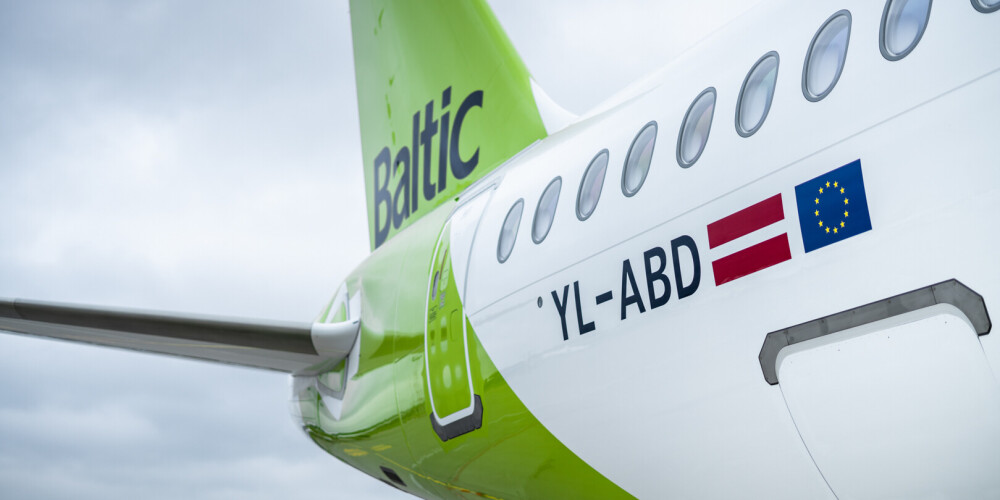 FOTO: "airBaltic" saņēmis vēl vienu "Airbus A220-300" lidmašīnu