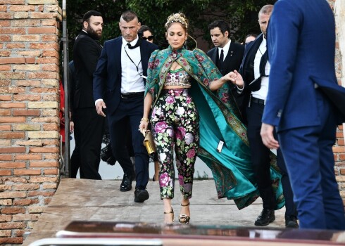 Dženifera Lopesa piedzīvo lielu blamāžu "Dolce & Gabbana" skatē