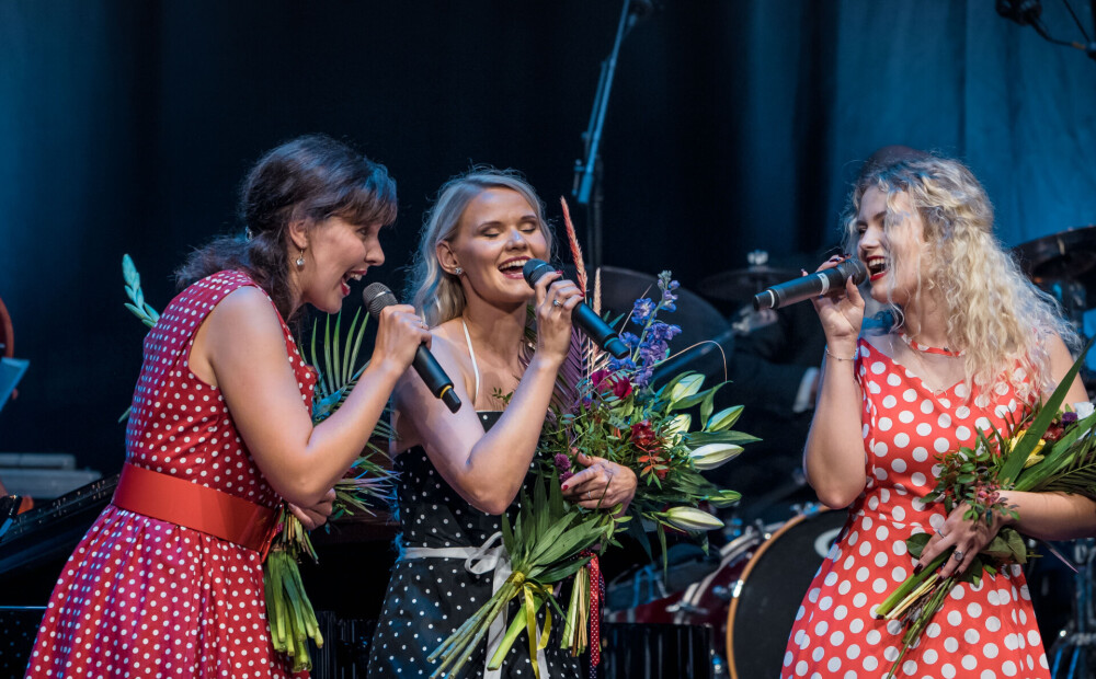 PHOTO: Trio of colorful singers in Liepaja sparkled with pearls of jazz music