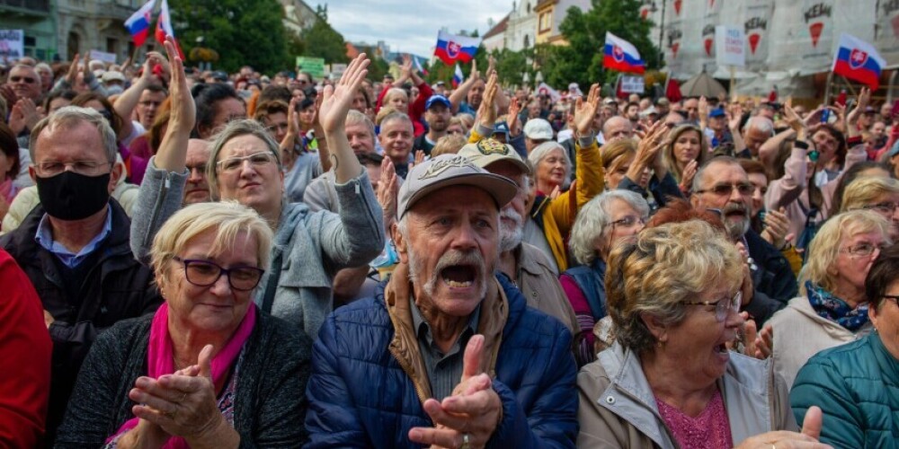 В Словакии оппозиция и антиваксеры протестуют против политики правительства в отношении Covid-19