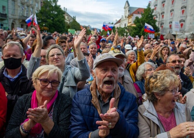В Словакии оппозиция и антиваксеры протестуют против политики правительства в отношении Covid-19