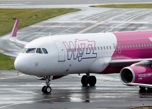 Lidsabiedrības "Wizz Air" lidmašīna.