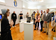 FOTO: Zinātņu akadēmijas telpās atklāta izstāde “Pseidozinātniskā konference”