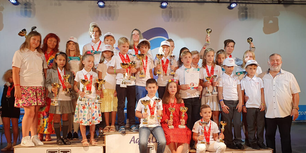 Pasaules čempionātā 64 lauciņu dambretē Latvijas jaunieši izcīna 5 zelta medaļas
