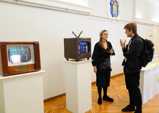 Ko redzēt un kur doties? Pseidozinātniska konference Zinātņu akadēmijā, laikmetīgā nepārvaramā vara un tējas laiks Daugavpilī: izstāžu ceļvedis