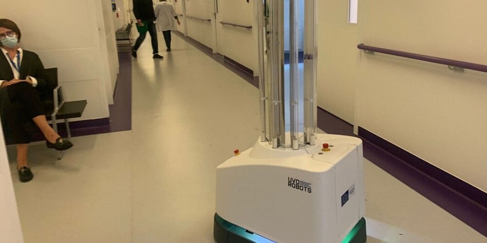 В больнице Страдиня появился "ночной убийца вирусов" - робот за 60 000 евро