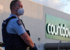 (210903) - AUCKLAND, Sep 3, 2021 (Xinhua) - A police officer stands guard near the New Lynn supermarket in Auckland, New Zealand, Sep 3, 2021. New Zealand Prime Minister Jacinda Ardern confirmed that the violent attack that happened at New Lynn supermarket in Auckland at 2:40 p.m. local time Friday was a "terrorist attack" carried out by an "extremist."