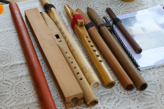 Flautas tapušas no ozola, smaržīgā ciedra, ābeles, bambusa, kadiķa.