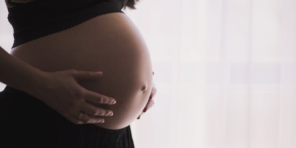 "Дети рождаются мертвыми": специалисты больницы Страдиня призывают вакцинировать беременных от Covid-19