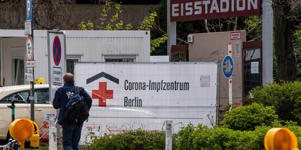 "Gaidīt bezrūpīgu rudeni ir riskanti" - Vācijā satraukums par mediķu un slimnīcu pārslodzi