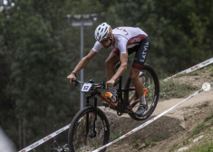 Kalnu riteņbraucējs Blūms izcīna 14. vietu Pasaules kausa posmā olimpiskajā krosā