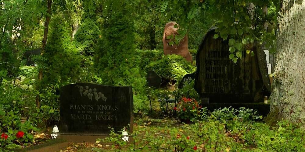 На кладбище в Плявниеки регулярно орудуют воры, но виновных не ловят