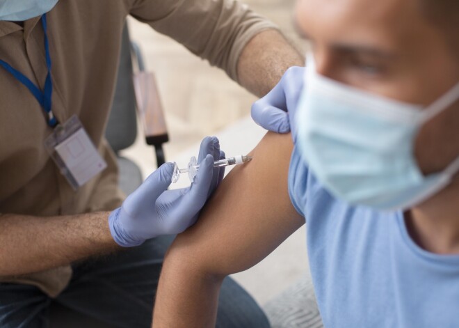 Люди не хотят прививаться? Темп вакцинации снова упал