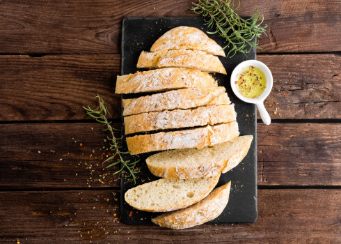 Lieliski noder pie salātiem vai pamatēdieniem, lai no šķīvja uzslaucītu pašu gardāko – mērcīti.