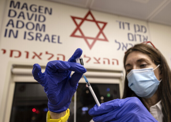 Израиль призывает начать подготовку к получению четвертой дозы вакцины