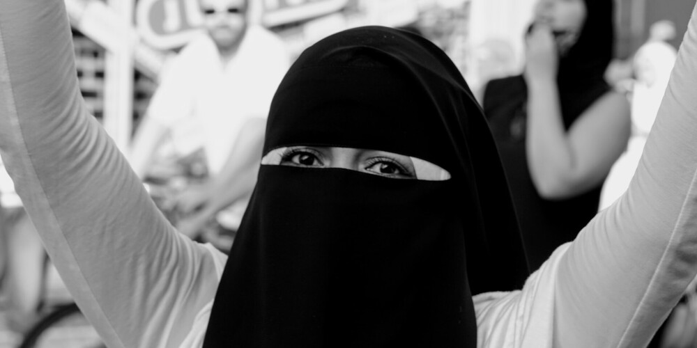 Талибы обязали студенток частных вузов носить никаб