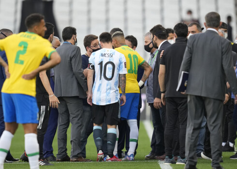 VIDEO: spēle starp Dienvidamerikas futbola grandiem Brazīliju un Argentīnu tiek pārtraukta jau pēc 7 minūtēm