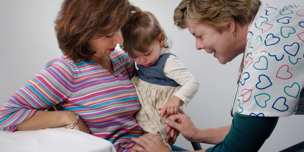 Pirmā valsts pasaulē sākusi pret Covid-19 vakcinēt bērnus no divu gadu vecuma