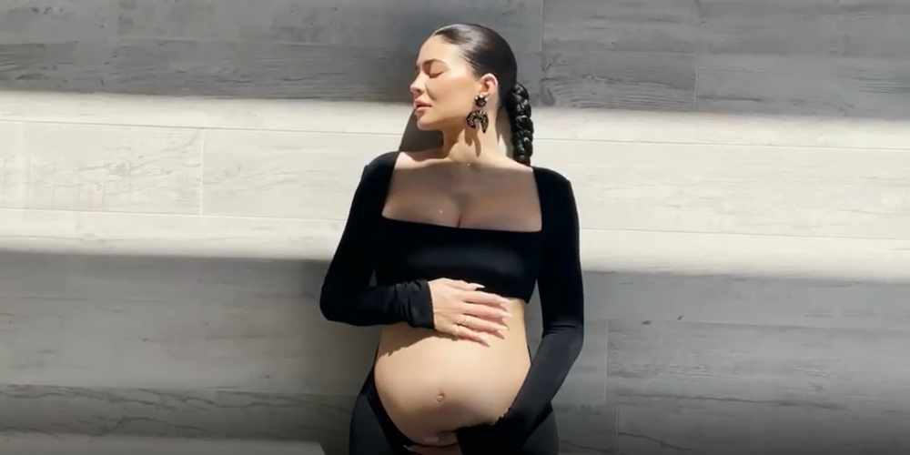 Кайли Дженнер официально подтвердила беременность: трогательное видео посмотрели более 45 млн раз