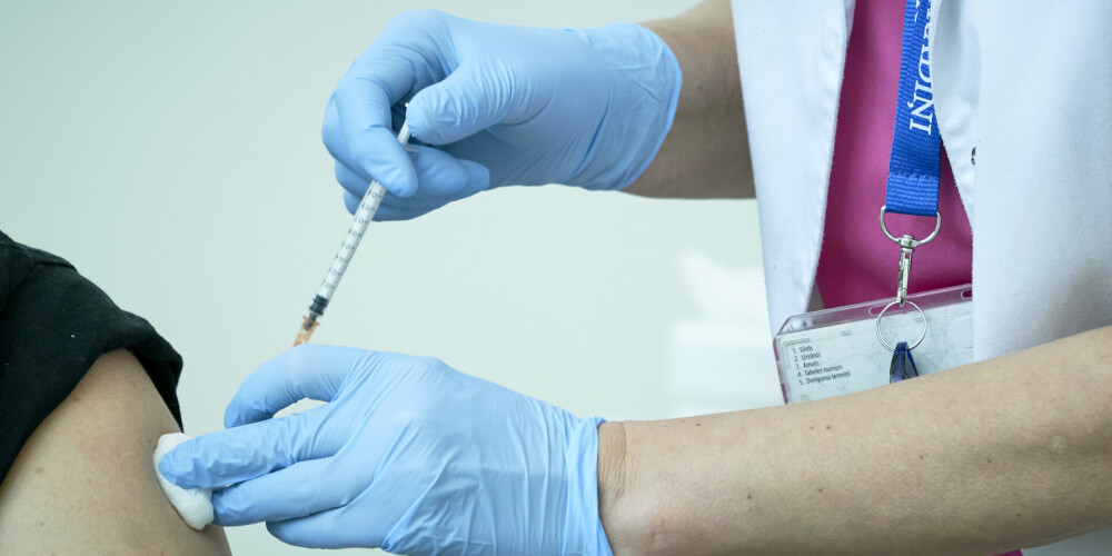 Vairāki ģimenes ārsti saņēmuši goda rakstus par aktīvu cilvēku vakcinēšanu pret Covid-19