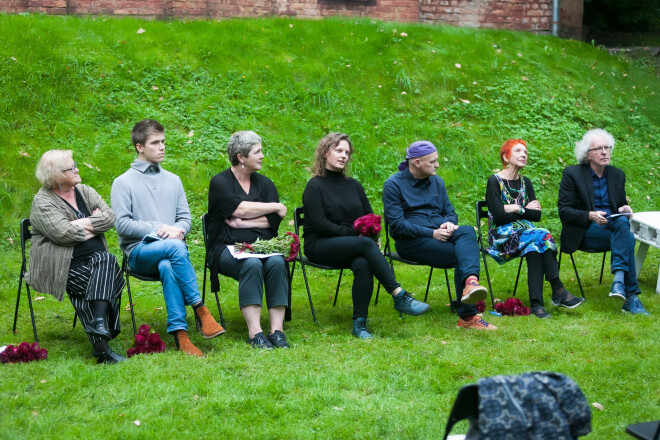 Pirmās “Domuzīmes” Dzejas balvas nominanti.