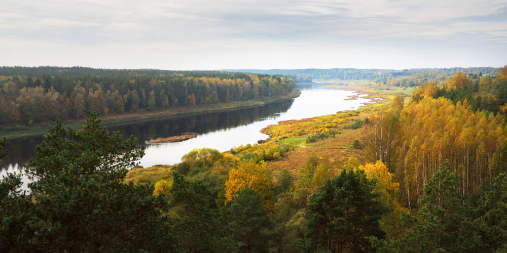 10 чудесных мест для осенних прогулок вдоль рек Латвии
