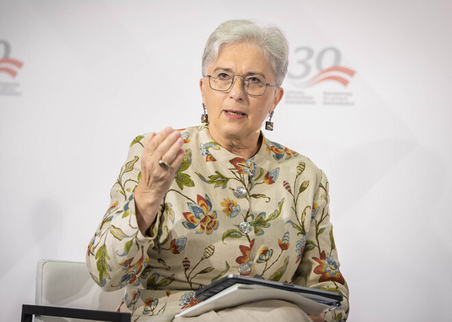 Ungāru valodā izdota Sandras Kalnietes ģimenes autobiogrāfija "Ar balles kurpēm Sibīrijas sniegos"