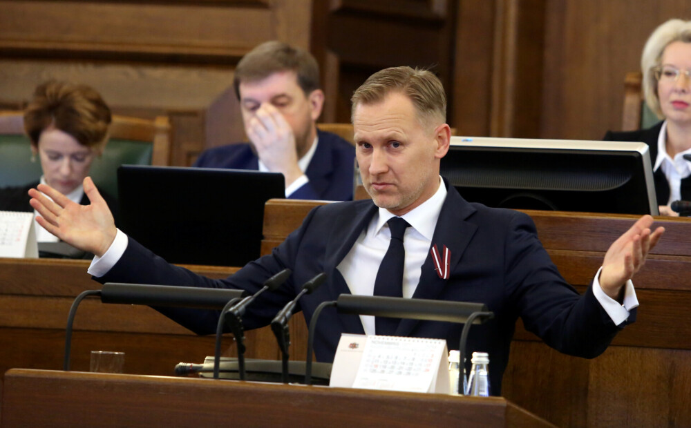 Tracis Saeimā: Gobzems žēlojas, ka netiek pie vārda jautājumā par savu izslēgšanu no sešām sēdēm. VIDEO