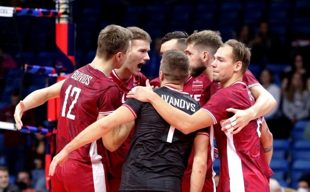 Latvijas volejbola izlase neklātienē nodrošina vietu Eiropas čempionāta astotdaļfinālā