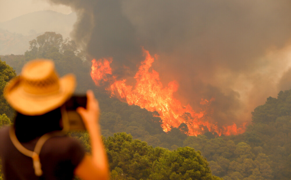 Savvaļas ugunsgrēka dēļ Spānijā evakuēti simtiem cilvēku