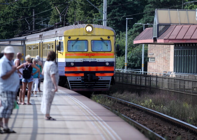 Atsevišķos vilcienu reisos ar Covid-19 sertifikātu varēs nelietot masku