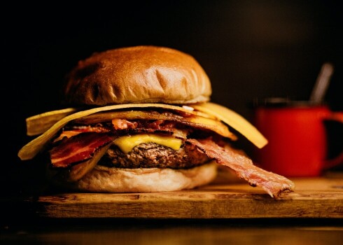 Brits uzskata, ka "McDonald's" burgerā atradis cūkas krūtsgalu