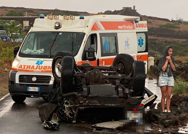 Itālijas salu skar tornado, paceļot gaisā automašīnas